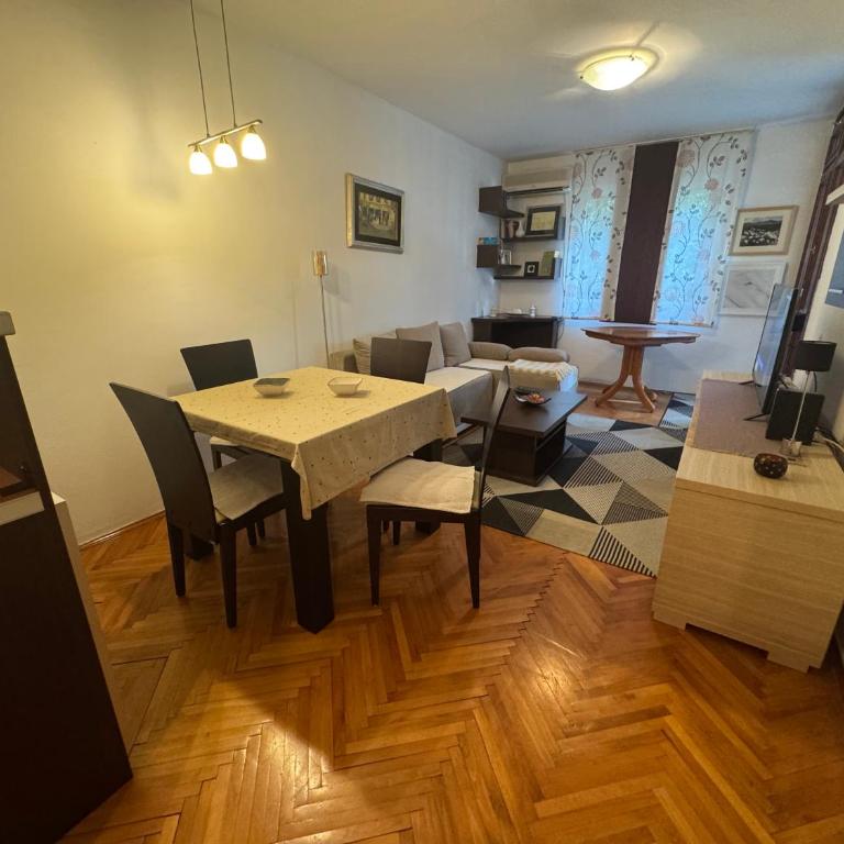 Modern Apartment Free Parking Near Center - One-Bedroom Apartment - 12