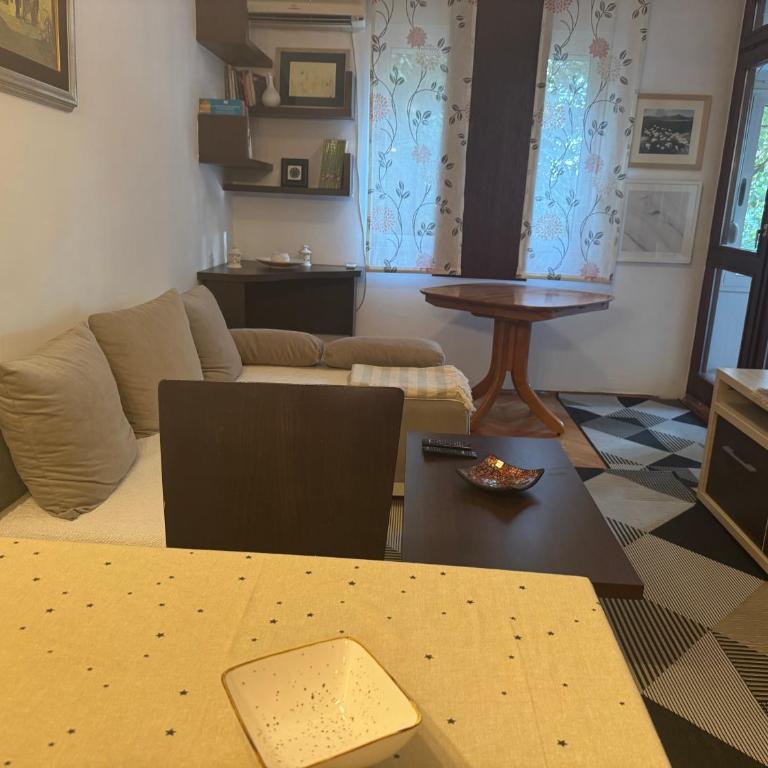 Modern Apartment Free Parking Near Center - One-Bedroom Apartment - 14