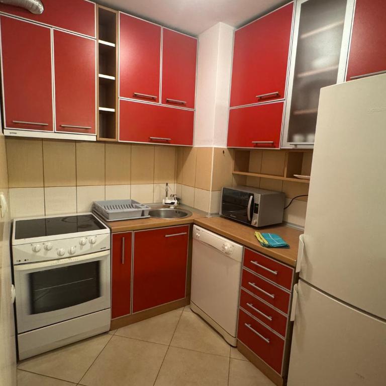 Modern Apartment Free Parking Near Center - One-Bedroom Apartment - 17
