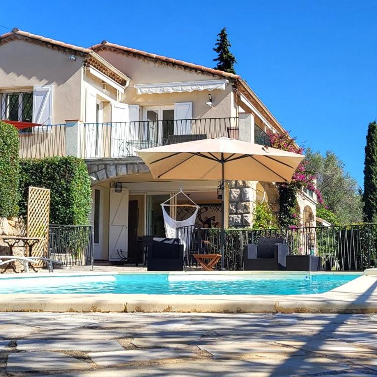 "La Colombe sous les Oliviers" Gîte jusqu'à 4 personnes - 75m2 - Sur Boooking - Rez de jardin Piscine Vue mer et lac - Casa Vacanze - 41