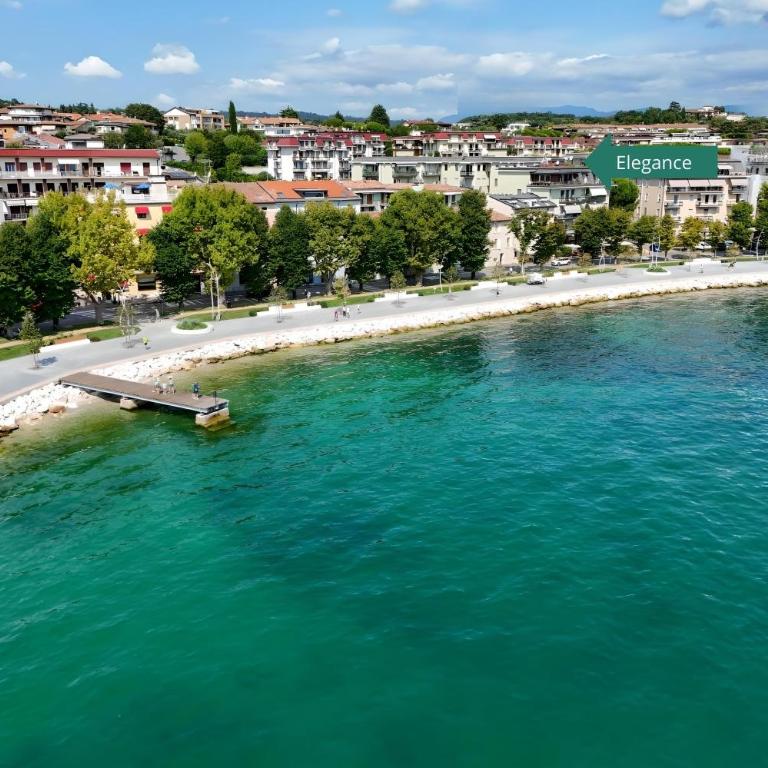 Elegance Apartment DesenzanoLoft Official Partner Homes & Villas by Marriott Bonvoy - Appartamento con Vista Lago - 2