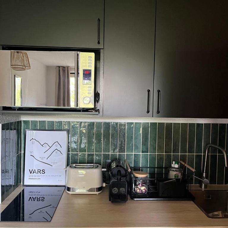 Appartement entièrement rénové 4 personnes Vars proche pistes et commerces - Apartment mit 2 Schlafzimmern - 6