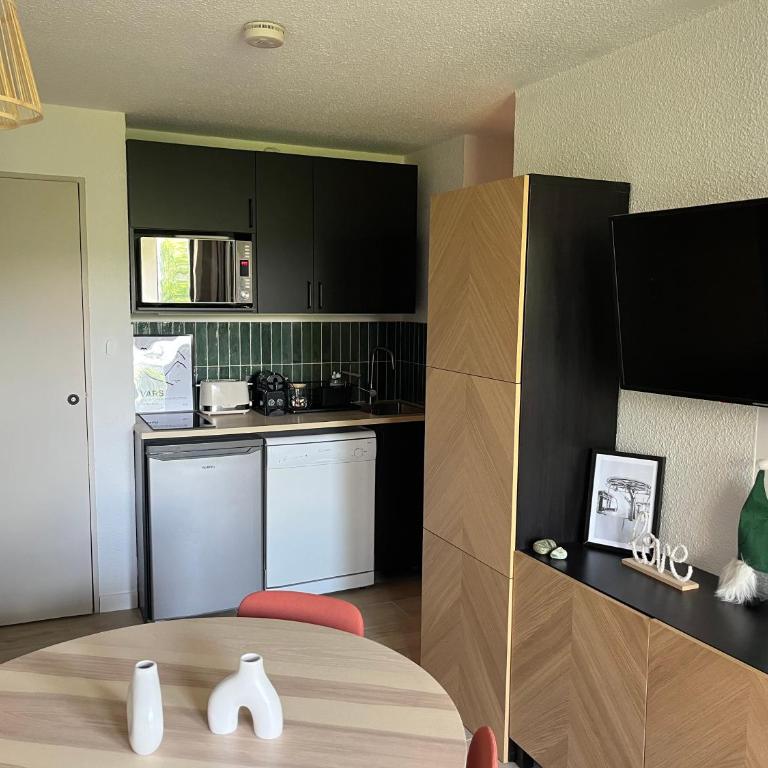 Appartement entièrement rénové 4 personnes Vars proche pistes et commerces - Apartment mit 2 Schlafzimmern - 7