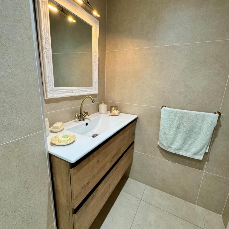 Elegant Beachfront Escape Private & Peaceful - Apartamento de 1 dormitorio - 38