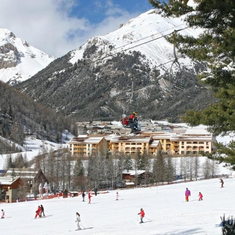 Appartement 4 pièces pour 6-8 personnes, 2 chambres, 1 cabine, 2 canapés-lit double dans le salon, au pied des pistes et piscine l'été, wifi fibre - Appartement 3 Chambres avec Vue - 7