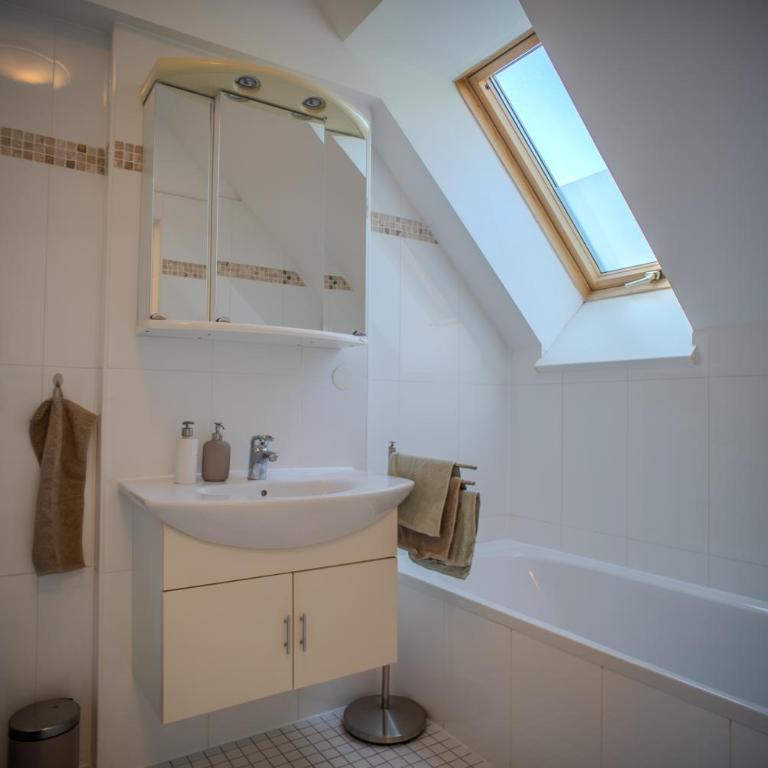 Attic apartment & terrace - Apartment mit 2 Schlafzimmern - 25