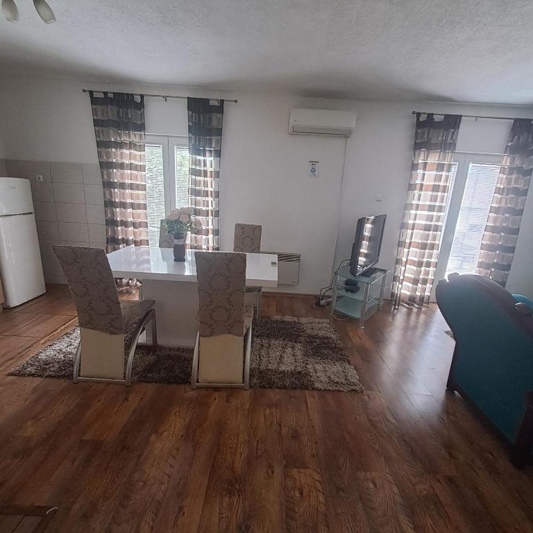 Apartment Beha - Two-Bedroom Apartment - 8