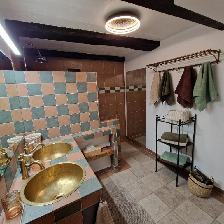 Chalet typique proche Crans Montana - Chalet - 10