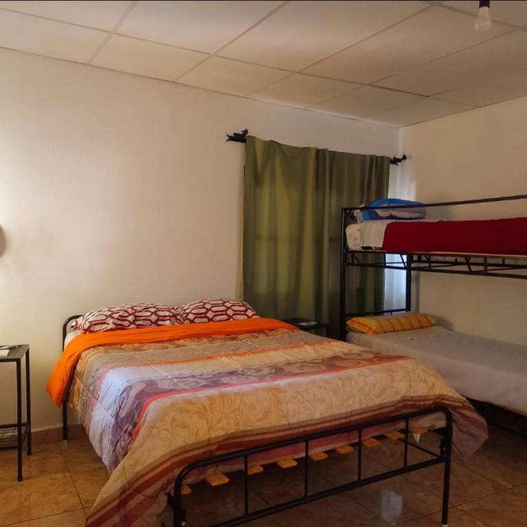 Hostal Los Faroles Chicoana - Habitación cuádruple - 4