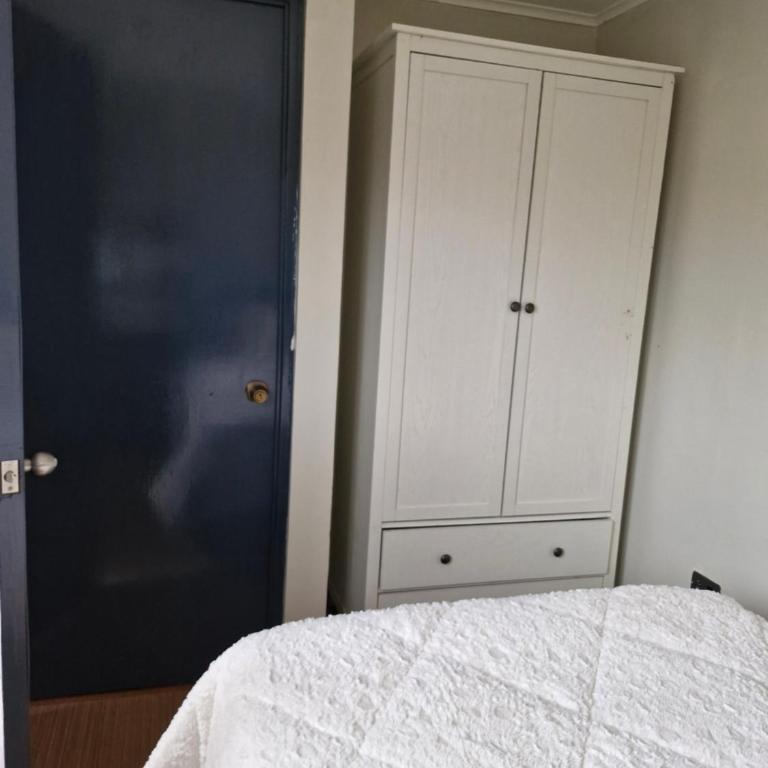 Habitación con baño privado y entrada independiente - Habitación Individual - 4