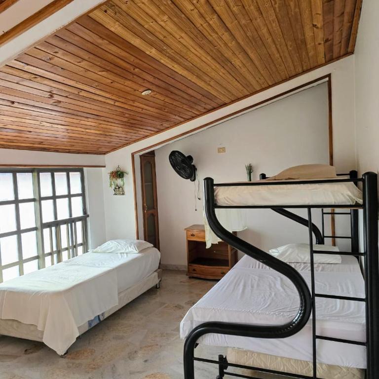 Villa Ceci - Piscina Privada 24 horas - Three-Bedroom House - 2