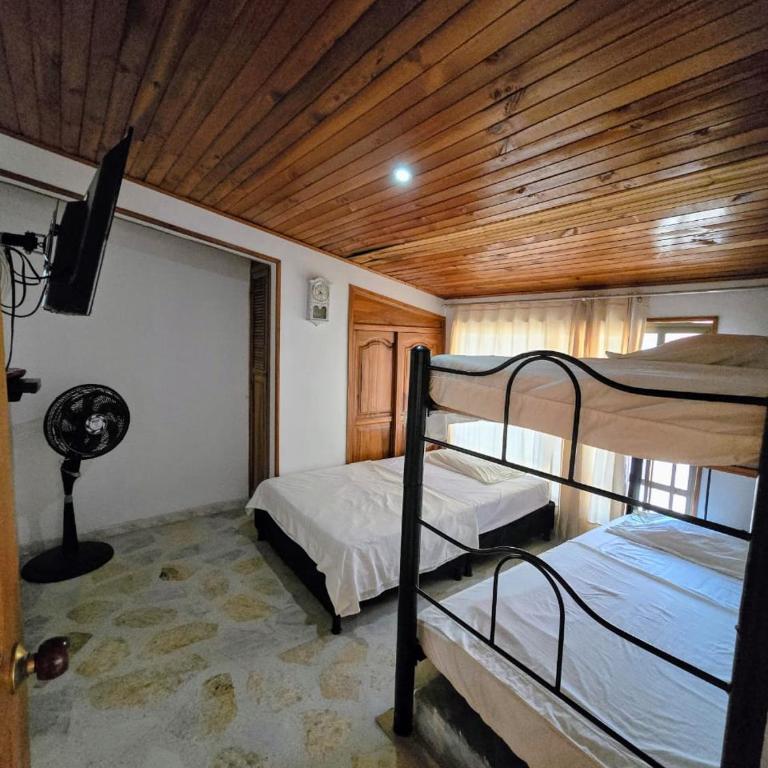 Villa Ceci - Piscina Privada 24 horas - Three-Bedroom House - 5