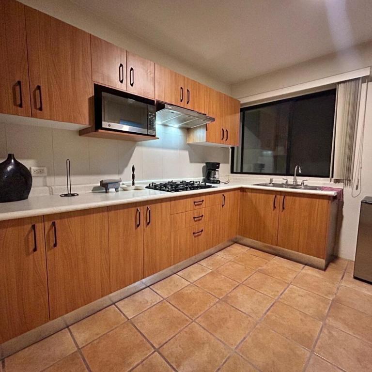 Octava de Orquídeas - Casa completa con estacionamiento y terraza - Apartamento de 3 dormitorios - 5