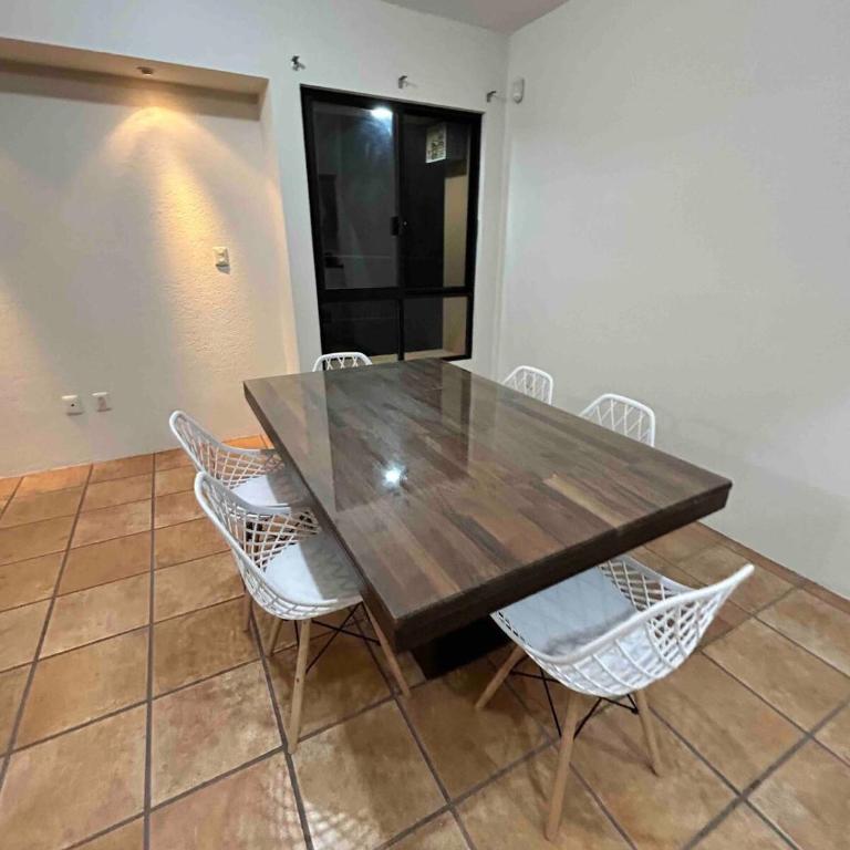Octava de Orquídeas - Casa completa con estacionamiento y terraza - Apartamento de 3 dormitorios - 30