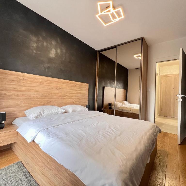 White Homes Apartments • Central Point - One-Bedroom Premium Apartment - 10