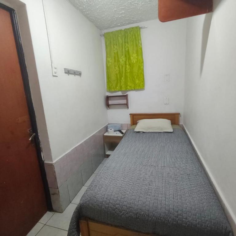 Hostal Venecia - Habitación Individual con baño privado - 9