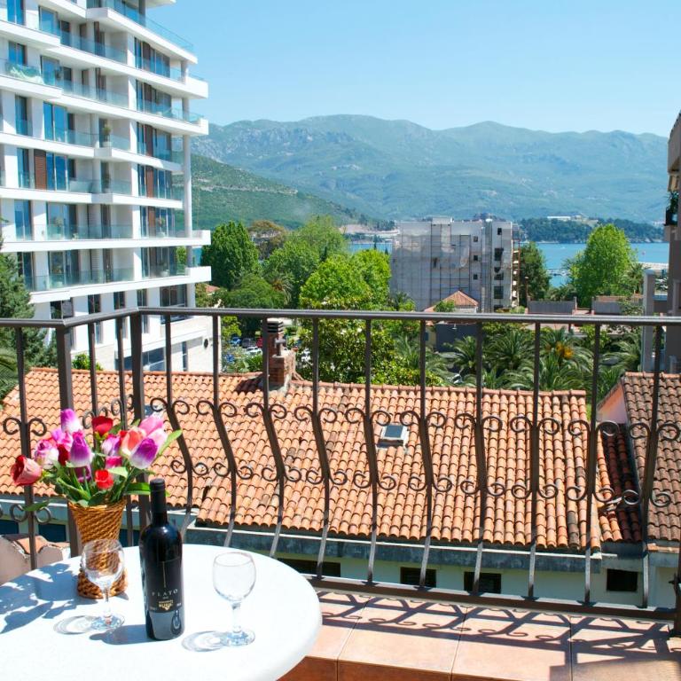 Apartments Luka - Dvokrevetna Soba sa Bračnim Krevetom sa Balkonom i Pogledom na More - 13