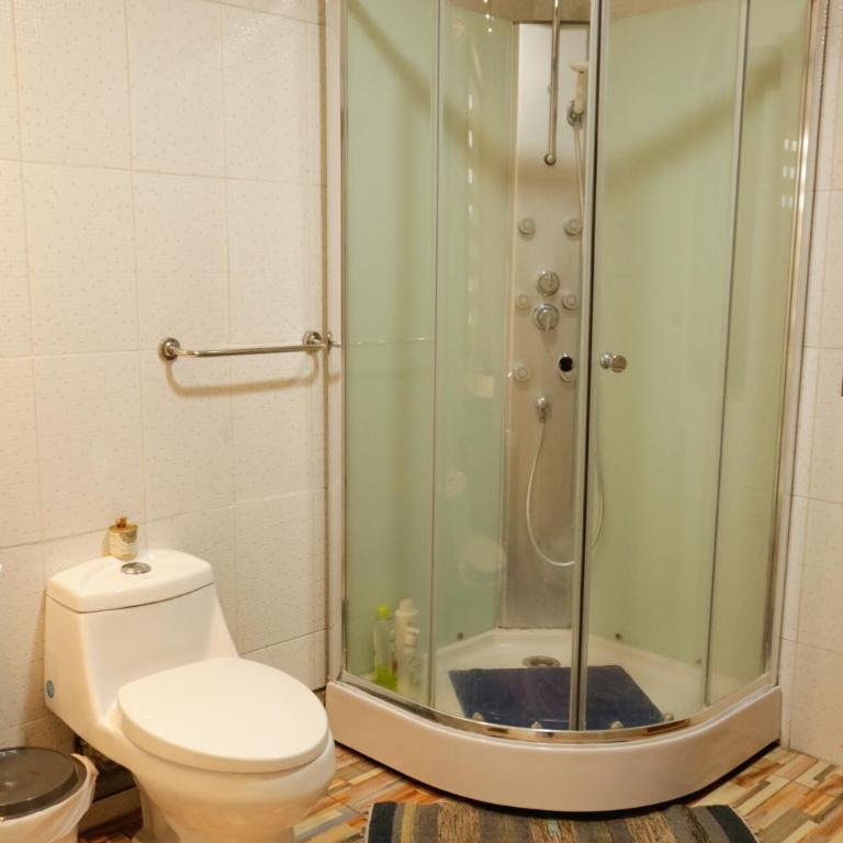 Hostel Rogiel - Recojo desde el Aeropuerto incluído - Habitación Cuádruple con baño privado - 8