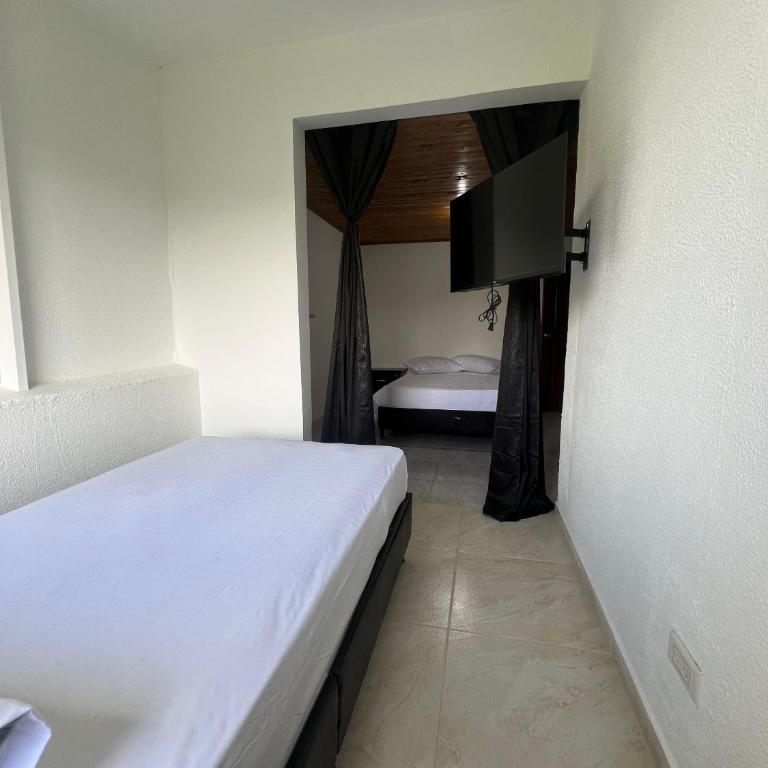 Hostal Comunidad HBT - Double or Twin Room with Mountain View - 6