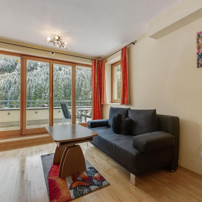 Chalet in Saalbach near Ski Lift - Two-Bedroom Chalet - 2