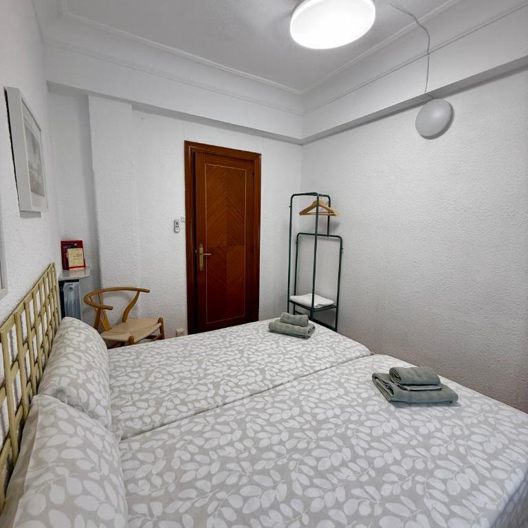 Apartamento Único en Plaza del Pilar - Three-Bedroom Apartment - 22