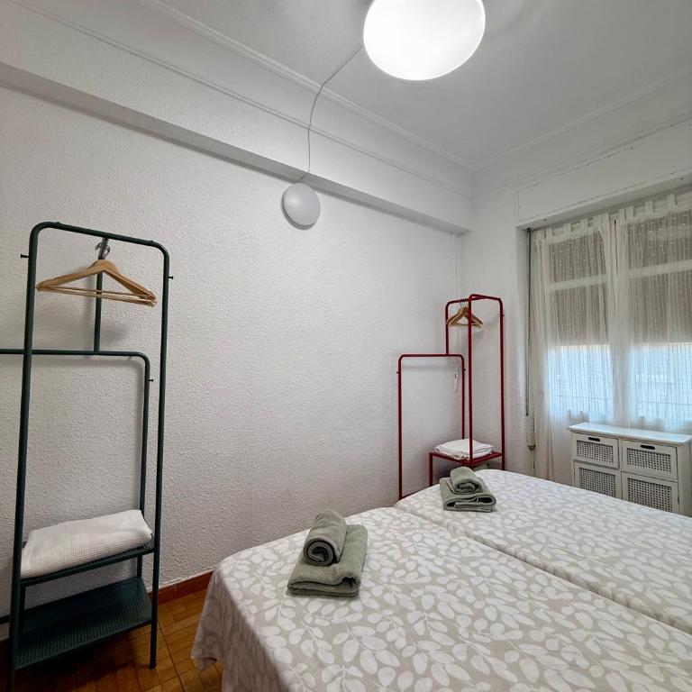 Apartamento Único en Plaza del Pilar - Three-Bedroom Apartment - 23