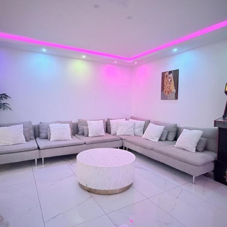 Nice Apartment with amazing view of Paris plus Parking - Two-Bedroom Apartment with City View - 9