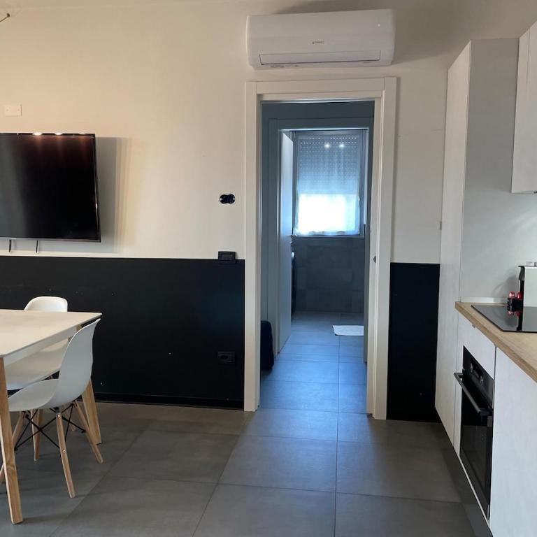 CITY CENTER - Modern flat with PARKING and WIFI - Apt B - Appartamento con 1 Camera da Letto - 11