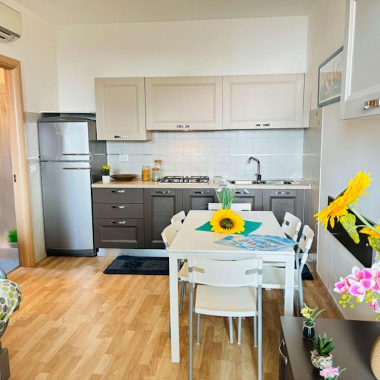 Bright flat with shared swimming pool - Apartment - 6