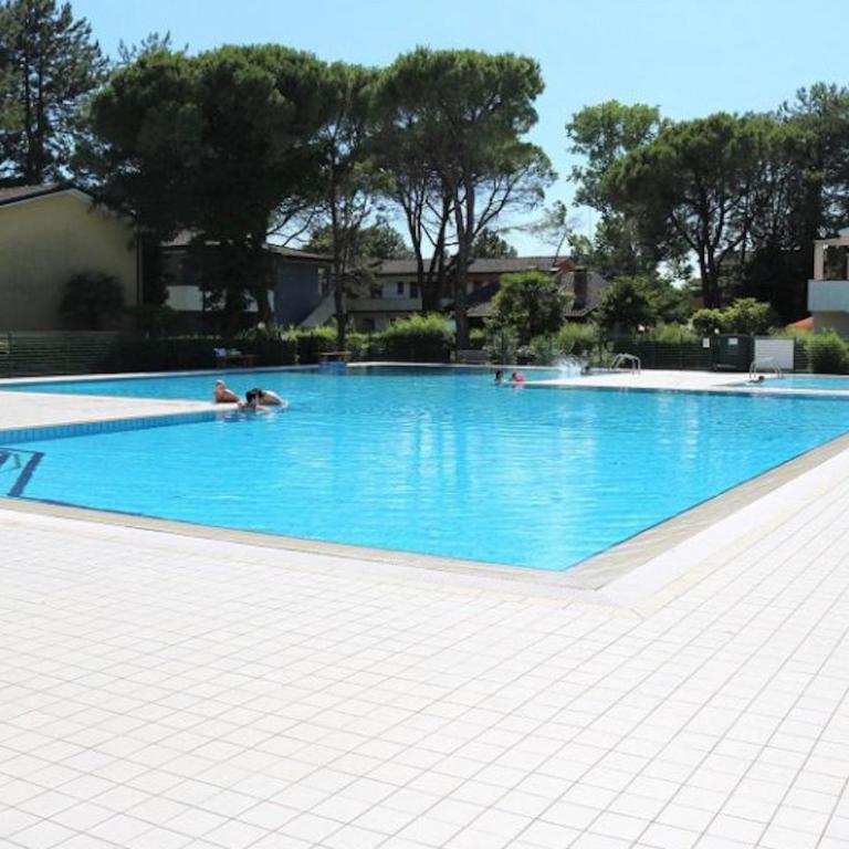 Bright flat with shared swimming pool - Apartment - 11