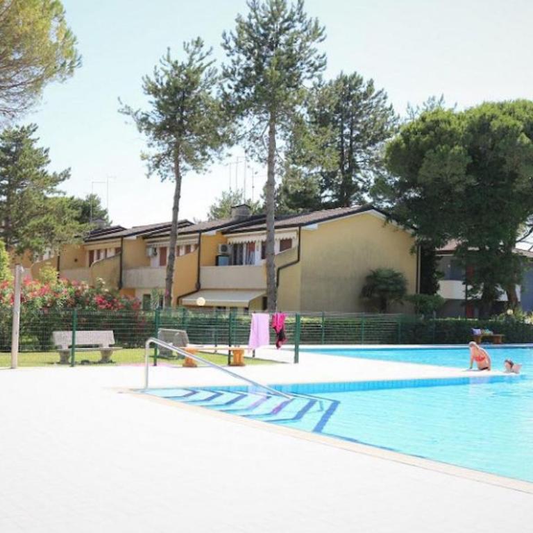 Bright flat with shared swimming pool - Apartment - 13