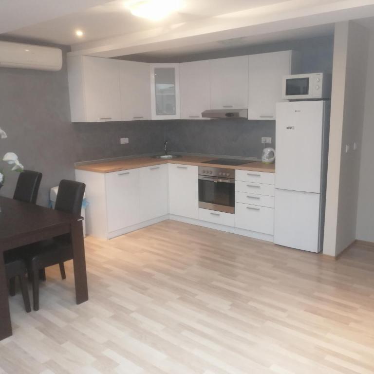 Fantastic Belgrade Nights II - Two-Bedroom Apartment - 6