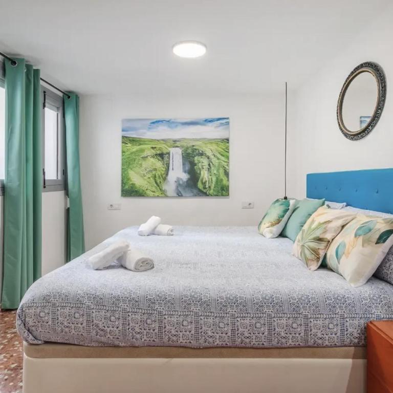 Amparo Home Family Stay near ADDA, Plaza de Toros & General Hospital - Three-Bedroom Apartment - High Floor - 5