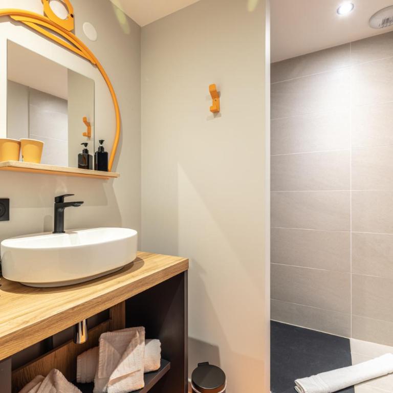 Hotel Base Camp Lodge - Albertville - Appartement 2 Chambres avec Balcon - 13