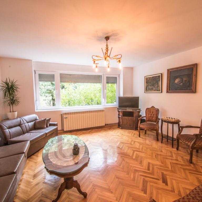 Kirsche Apartment - 85 sqm - Free parking - Two-Bedroom Apartment - 1