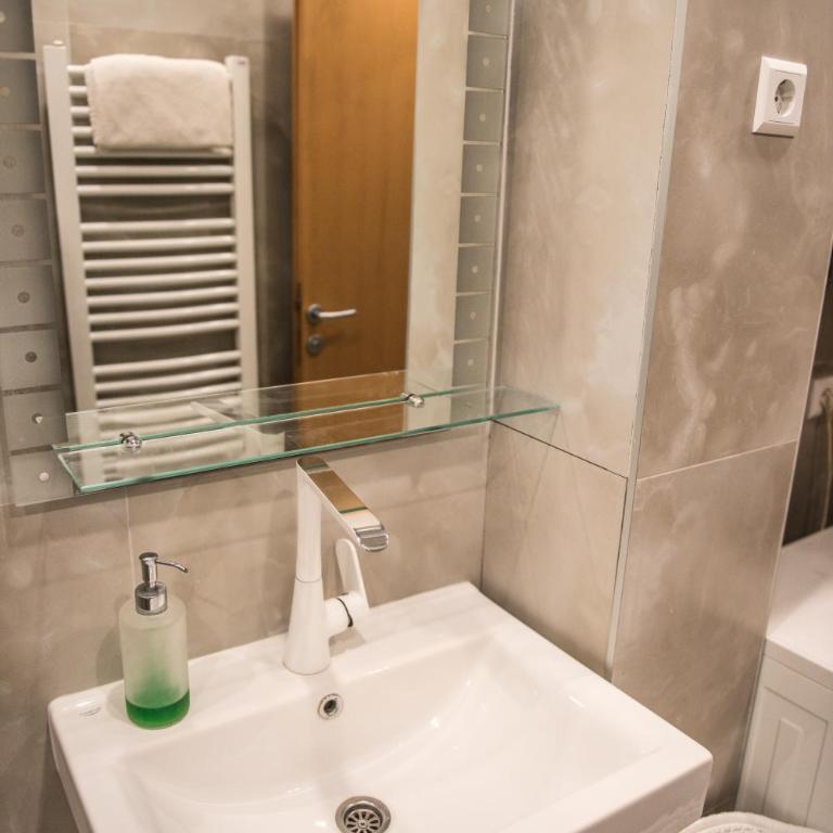 Kirsche Apartment - 85 sqm - Free parking - Two-Bedroom Apartment - 24