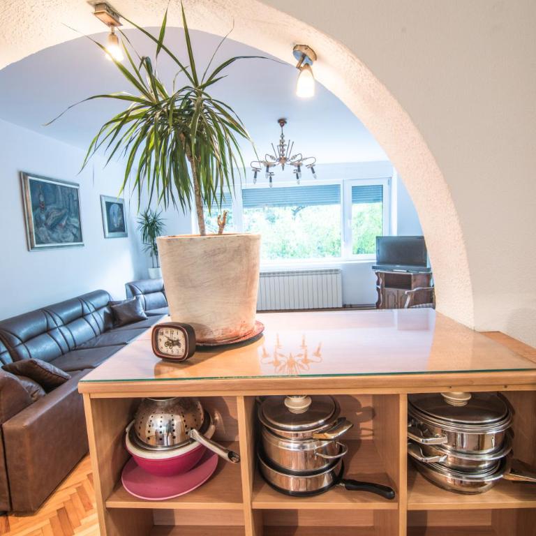 Kirsche Apartment - 85 sqm - Free parking - Two-Bedroom Apartment - 25