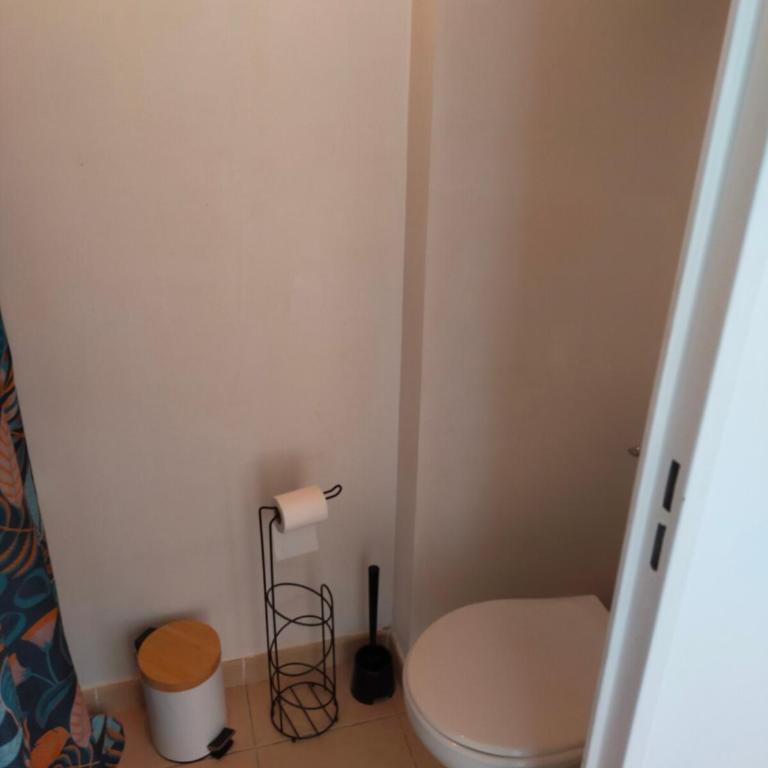 Maison de vacances au calme - Three-Bedroom House - 4
