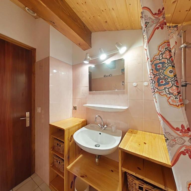 Appartement ensoleillé 2 étoiles, 6 couchages, proche pistes, balcon sud, navette ski - FR-1-241-94 - Apartment (6 Erwachsene) - 17