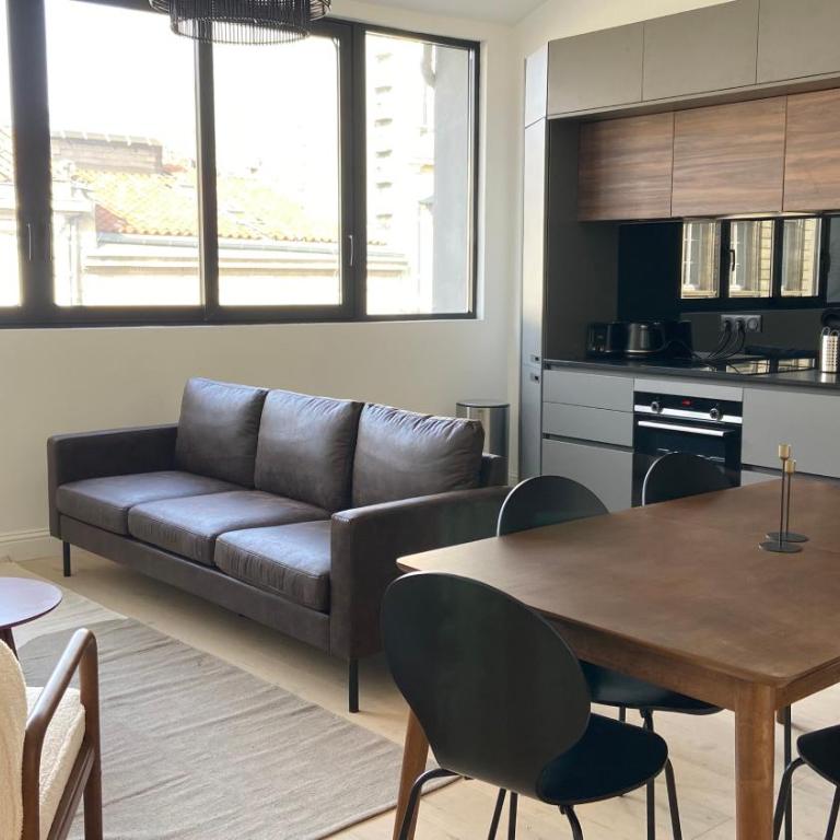 Appartement T4 au coeur du Triangle d'Or - Appartement 3 Chambres avec Balcon - 16