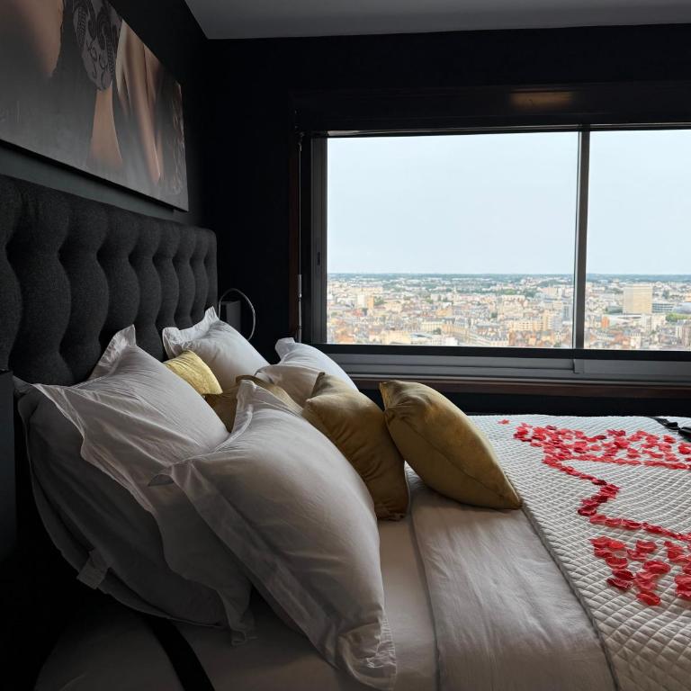 Love Horizons - Suite vue panoramique - Spa privatif - Rennes Centre - Deluxe Apartment - 47