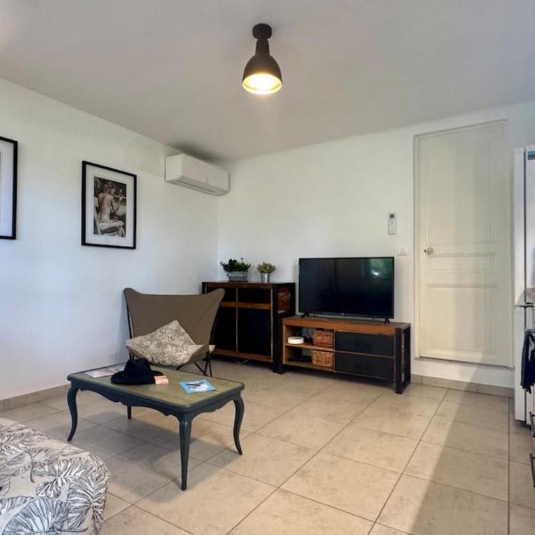 Petite maison en annexe indépendante au calme sur les hauteurs de Toulon - Haus mit 2 Schlafzimmern - 45