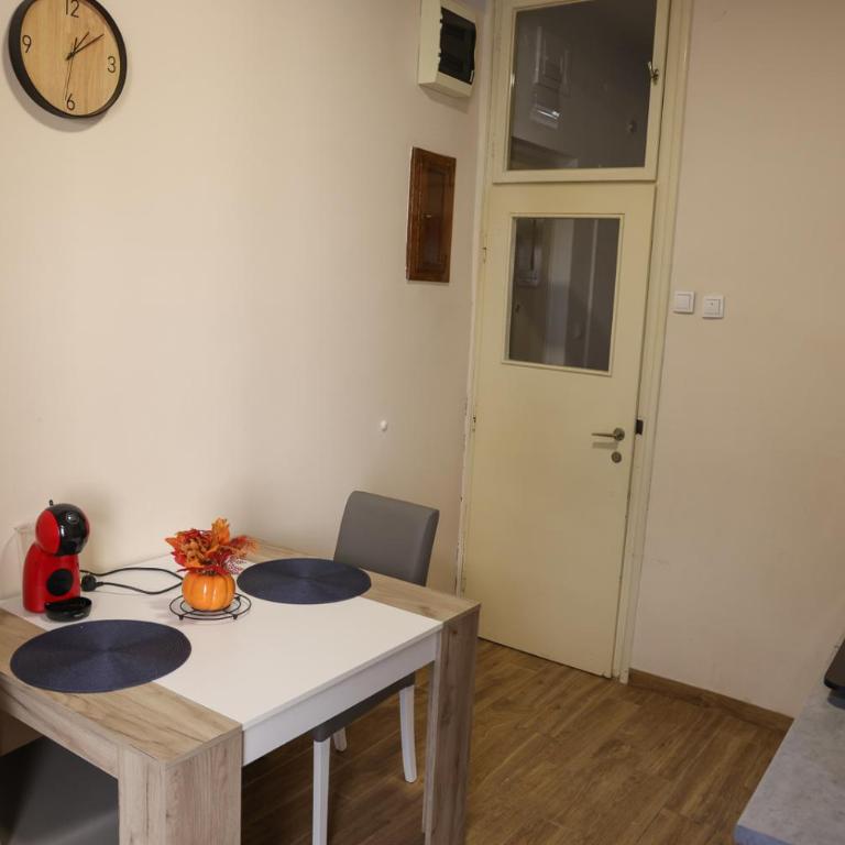 Old Town Echo - One-Bedroom Apartment - 2