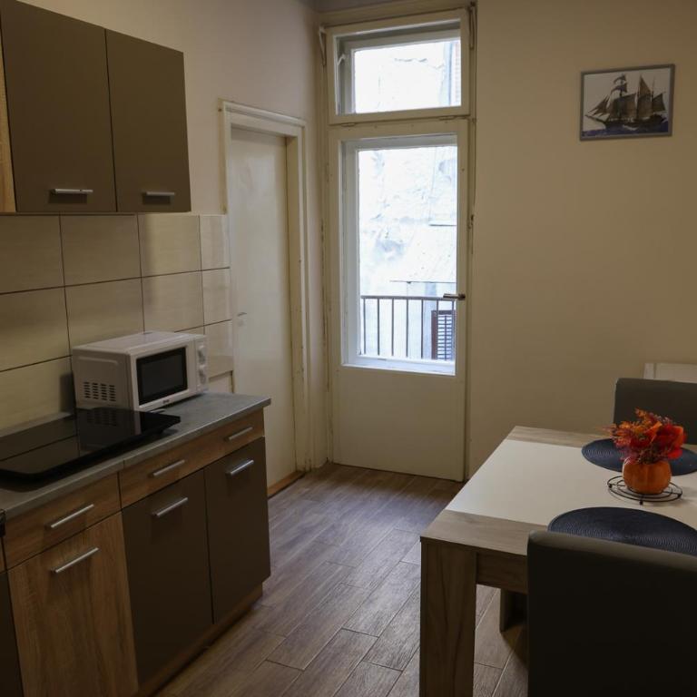 Old Town Echo - One-Bedroom Apartment - 3