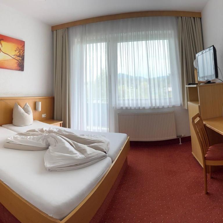 Strandhotel Faak - Doppelzimmer mit Balkon und Seeblick - 6