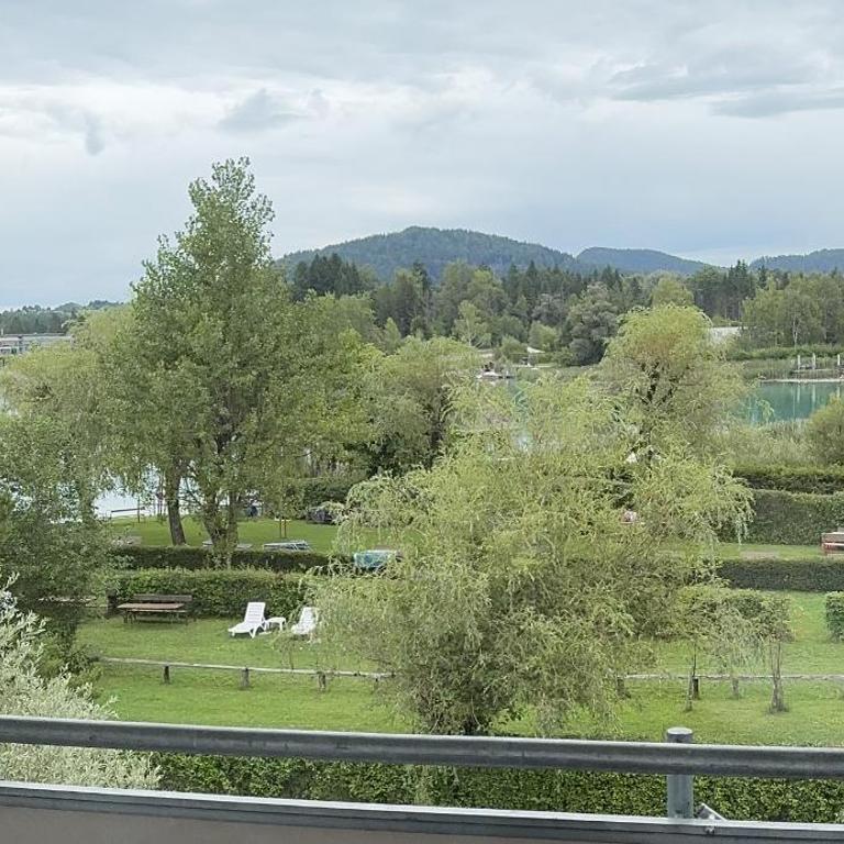 Strandhotel Faak - Doppelzimmer mit Balkon und Seeblick - 7