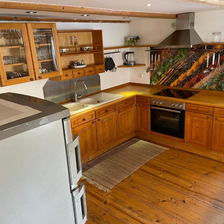 Haus mit Garten und Kamin - Apartment mit 2 Schlafzimmern mit Balkon und Terrasse - 3