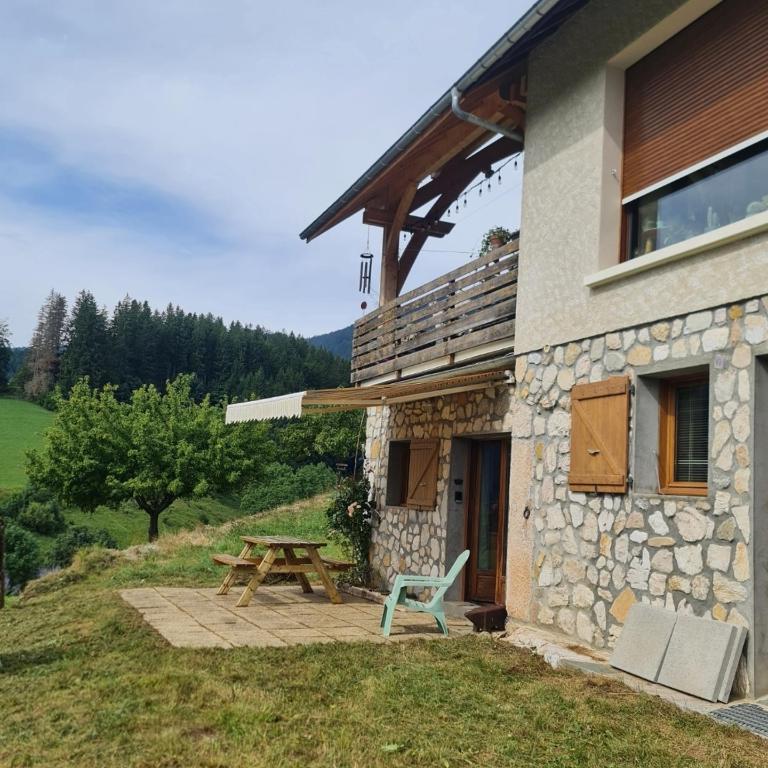 La Grange Doman gîte 1050m alt facing direct Mt Chamechaude, 2-4 persons 125euros - Maison 2 Chambres - 9