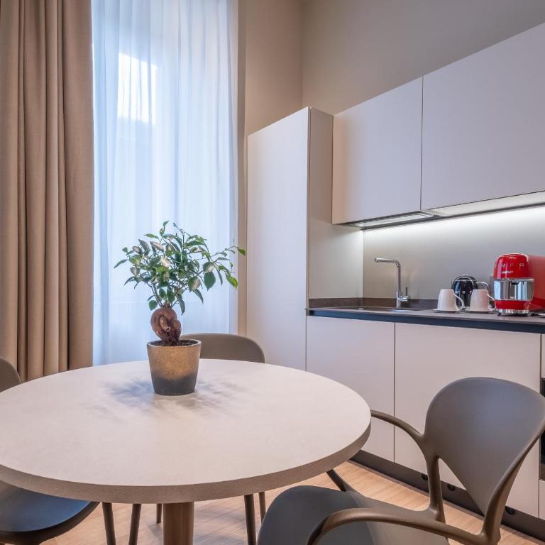 Oriana Homèl Milano - Deluxe Suite with Balcony - 4