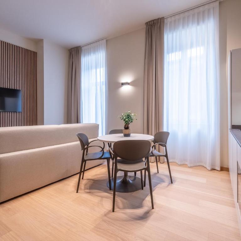 Oriana Homèl Milano - Deluxe Suite with Balcony - 6